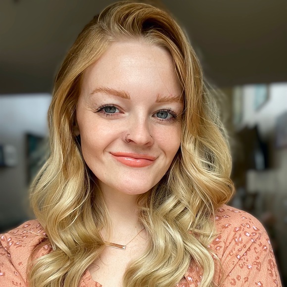 Meet your Posher, Caylee - Picture 1 of 1